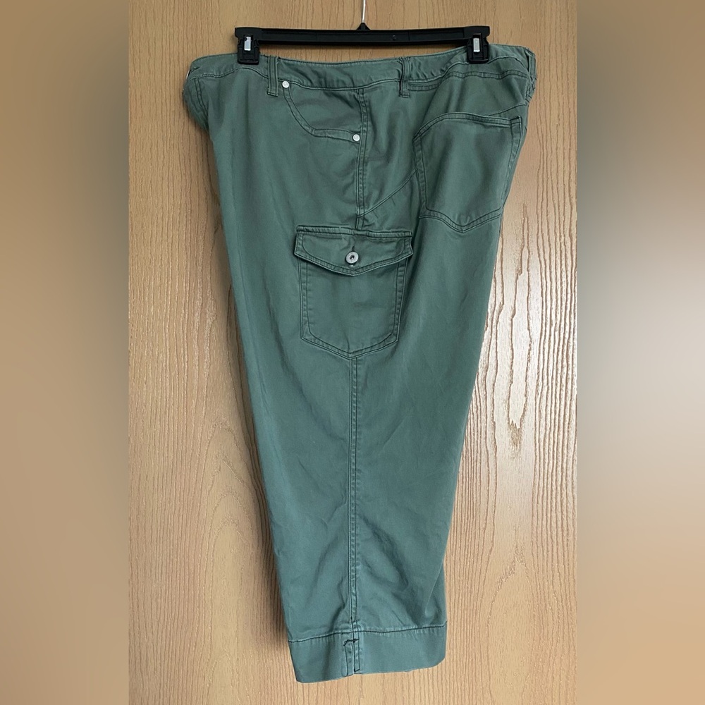 Faded Glory Olive Green Cargo Capri Pants Plus Size 22W - Picture 2 of 5
